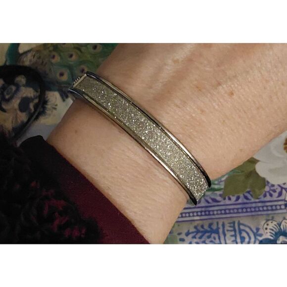 New~Shimmering Silver Druzy Hinged Bangle Bracelet - Picture 2 of 2
